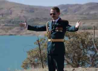 Владимир Машков руководит оркестром в «Медном солнце»