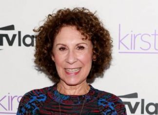 Дайан Китон и Джеки Уивер создадут команду черлидеров в доме престарелых