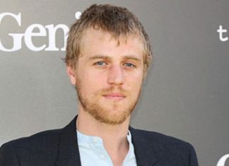 Джонни Флинн станет Дэвидом Боуи в байопике «Стардаст»