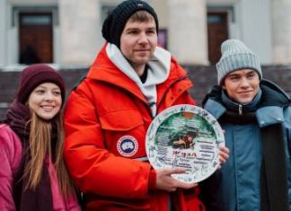 Режиссерским дебютом Арсения Робака станет сериал о подростках «Жиза»