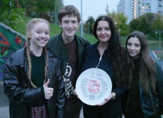 Сестры Полина Гухман и Лиза Ищенко продолжат выяснять отношения в третьем сезоне «Сама дура»